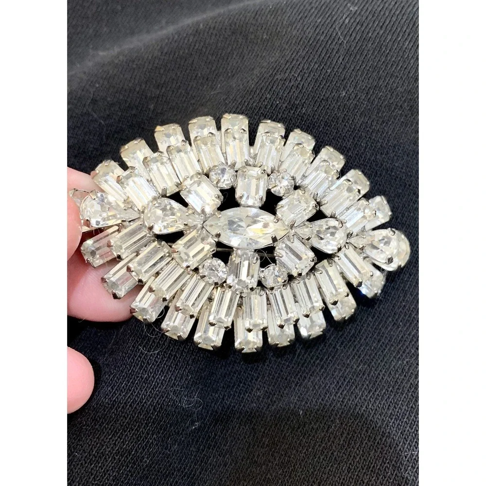 WEISS Crystal Faceted Marquis Shaped Brooch With Emerald, Pear & Baquette Stones